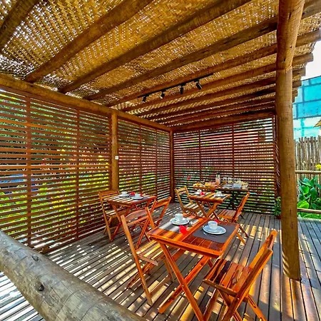 Quarto da Pousada Vila Cris com cama confortável