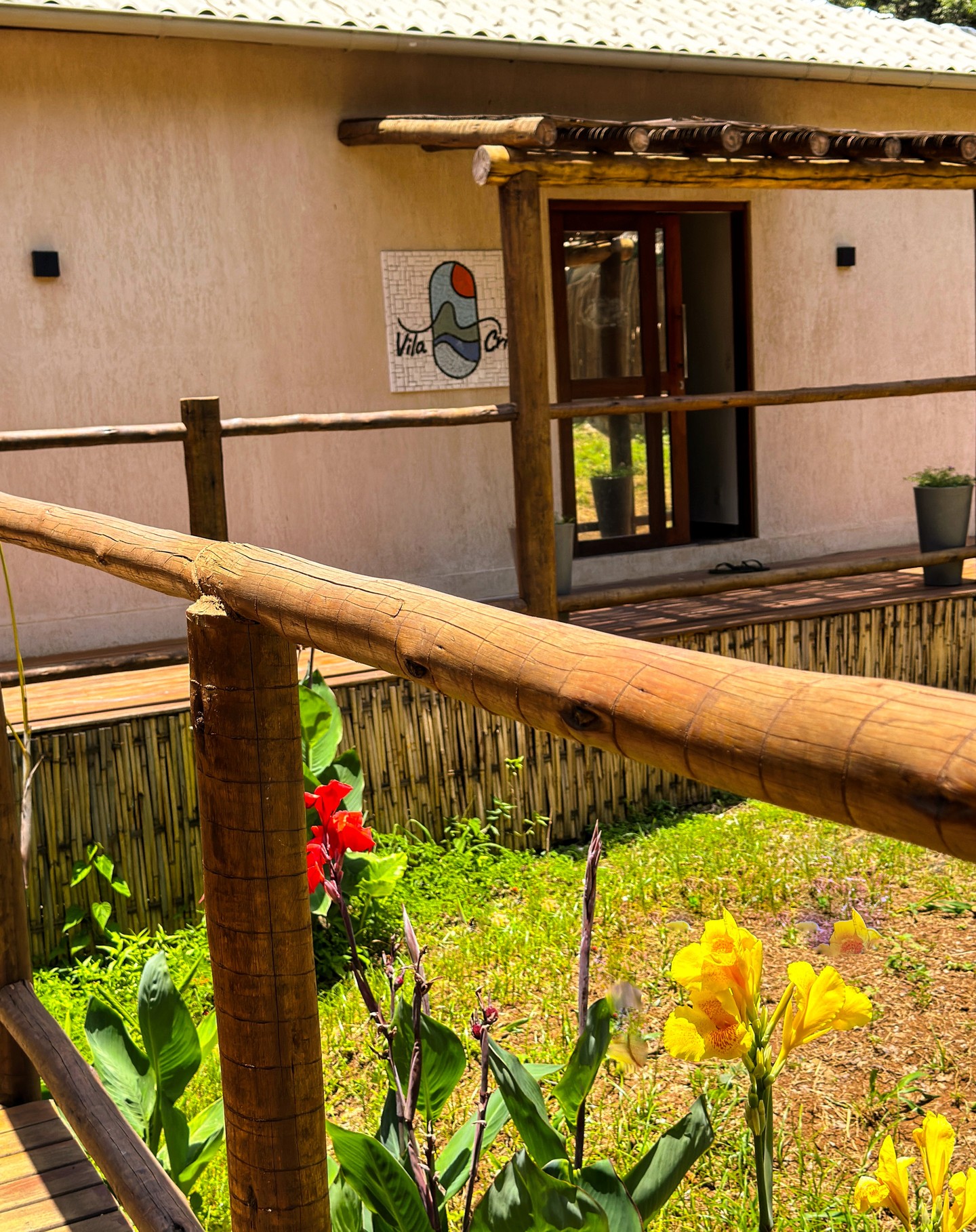 Fachada da Pousada Vila Cris